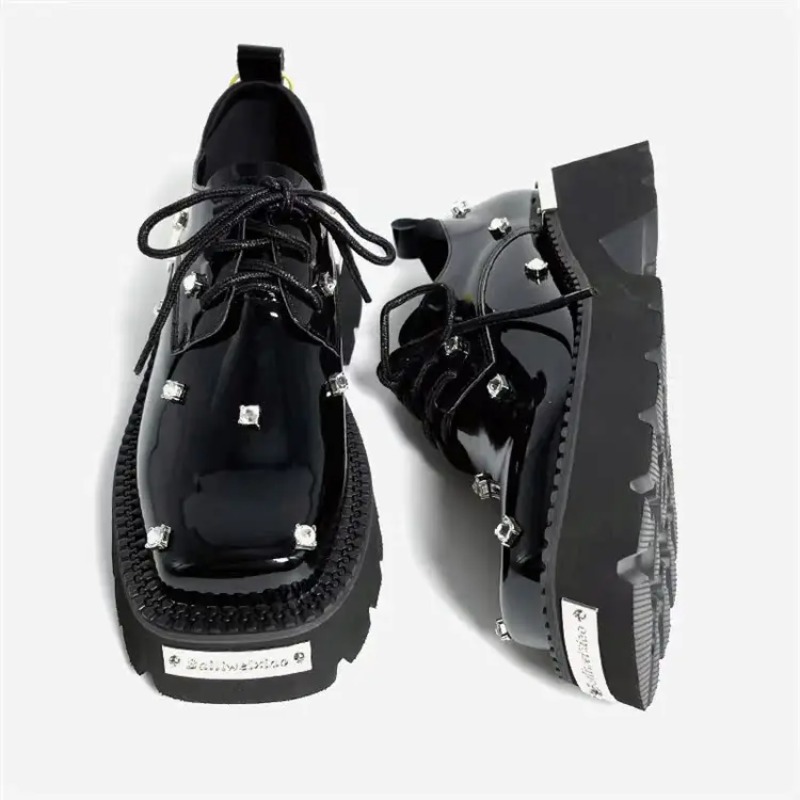 Sneakers - Женские лоферы на платформе с кристаллами,